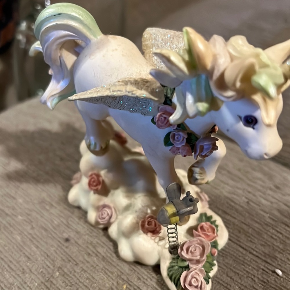 Vintage “Dreams Come True”collectible unicorn from the Rainbow Dreams collection